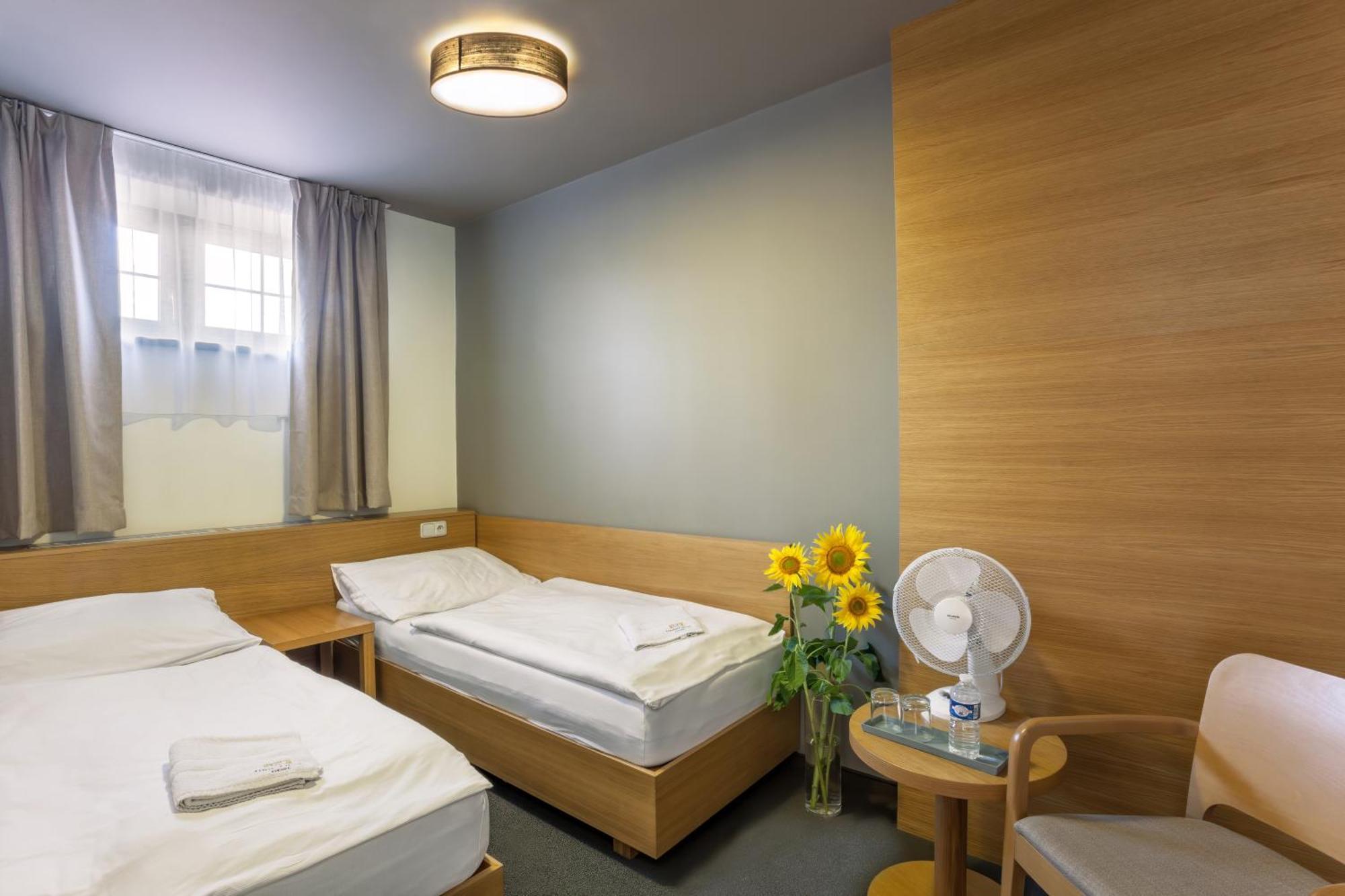 Hotel Lidovy Dum Бзенец Экстерьер фото